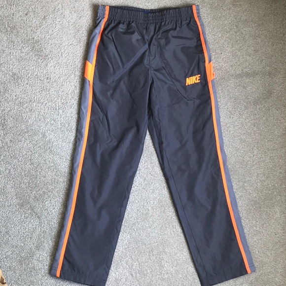 NIKE BOYS SIZE 4 CORE GFX LINED WIND PANT - Picture 3 of 6
